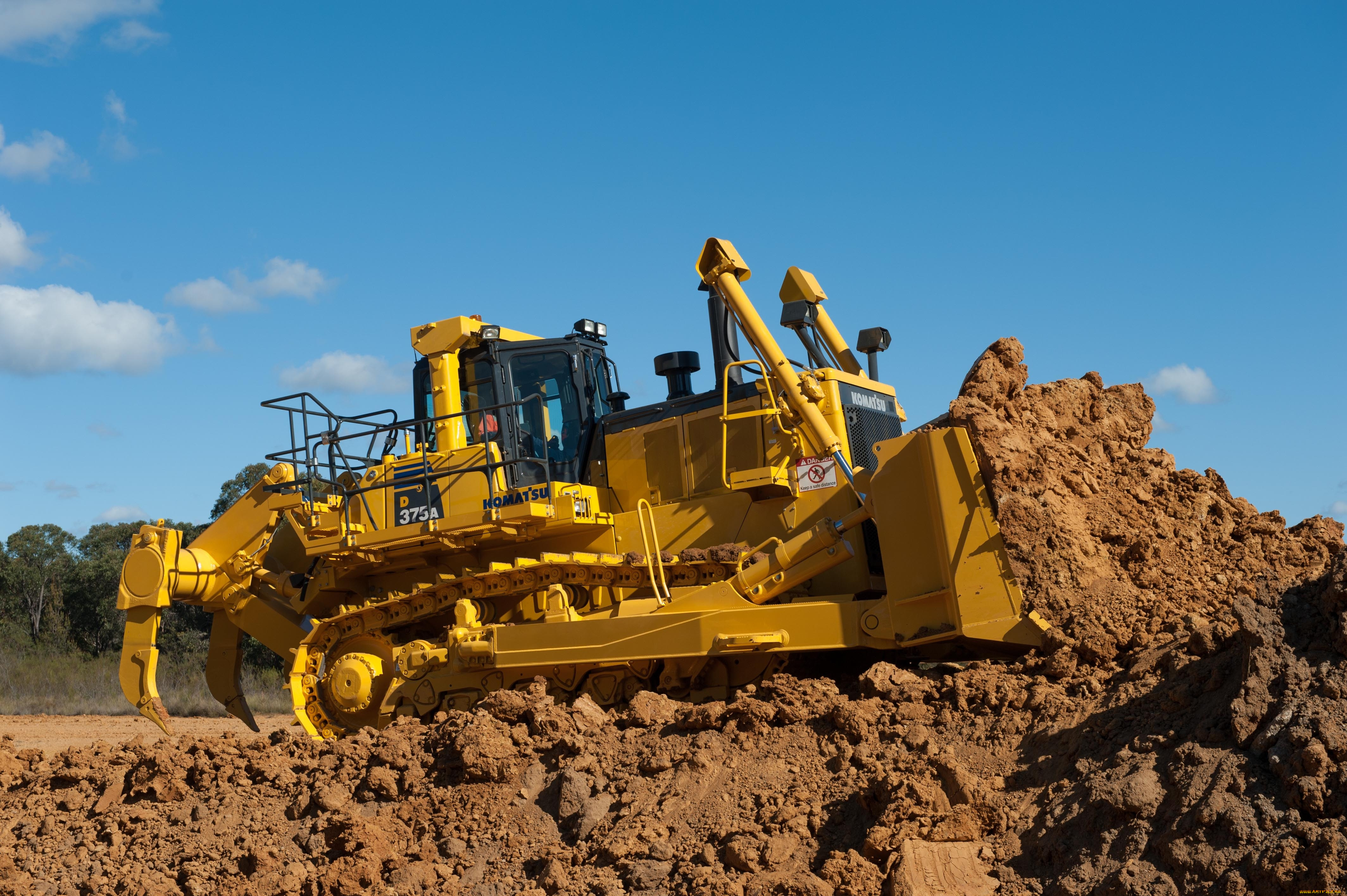 Бульдозер комацу. Бульдозер Komatsu d375. Komatsu 375 бульдозер. Komatsu d375a-6. Бульдозер Komatsu d555а,.